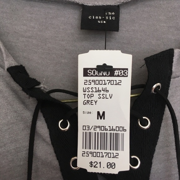 Tie up front Tshirt. - Picture 2 of 5